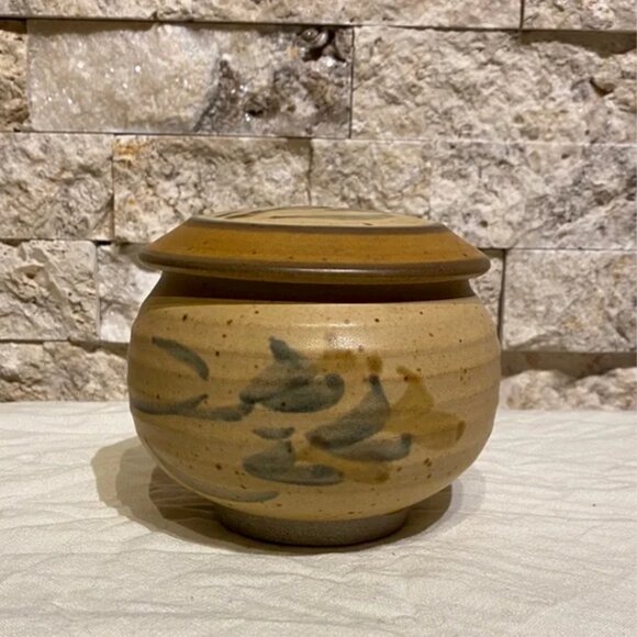 🇨🇦Hand-Thrown Stoneware Lidded Jar Brushstrokes - Picture 12 of 12